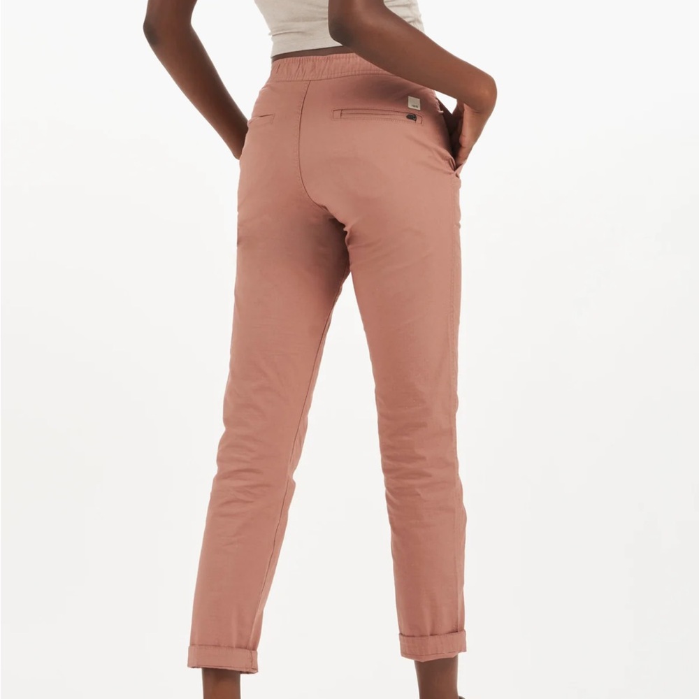 LAST CHANCE | Vuori Ripstop Pants in Light Terracotta - Picture 2 of 7